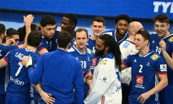 La joie des Français, après leur victoire, 30-29 face au Danemark, synonyme de qualification pour les demi-finales de l'Euro, le 26 janvier 2022 à Budapest