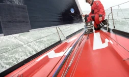 Le skipper français Yannick Bestaven (Maître Coq IV) à bord de son Imoca 60, le 7 octobre 2020, au large de La Rochelle, quelques semaines avant le départ du Vendée Globe