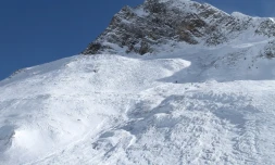 Photo fournie le 13 février 2017 par Radio Val d'Isère d'une avalanche survenue à Tignes