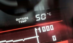 L'écran d'une voiture affiche la température extérieure - 50 degrés celsius - le 23 mai 2025 à Dubaï
