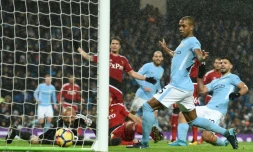 L'attaquant argentin de Manchester City marque un but lors du match à domicile contre Watford en 22e journée du championnat d'Angleterre le 2 janvier 2018