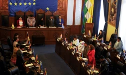Les sénateurs boliviens observent une minute de silence à l'ouverture d eleurs travaux le 23 novembre 2019 à La Paz