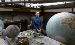 Peter Bellerby dans l'atelier de Bellerby and Co Ă Stoke Newington, dans le nord de Londres, le 19 juillet 2019