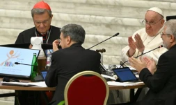 Le pape François assiste Ă la deuxiĂšme session de l'AssemblĂ©e gĂ©nĂ©rale ordinaire du Synode des Ă©vĂȘques Ă la salle Paul VI au vatican, le 26 octobre 2024.