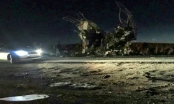 Photo de l'agence de presse iranienne Fars montrant le bus visé par une attaque suicide, le 13 février 2019 dans le sud-est de l'Iran