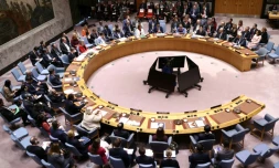 Le secrétaire d'Etat américain Marco Rubio (assis à la table, 3e à d) s'exprime lors d'une réunion ministérielle du Conseil de sécurité des Nations unies sur l'Ukraine au siège de l'ONU, à New York, le 23 septembre 2025