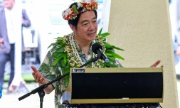 Le président taïwanais Lai Ching-te avant de quitter l'aéroport international de Funafuti, à Vaiaku, Tuvalu, le 4 décembre 2024