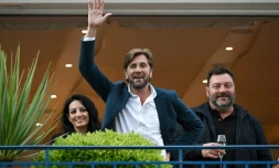 Le président du jury de la 76e Festival de Cannes Ruben Ostlund (C) et les membre du jury Maryam Touzani (G) et Dennis Menochet (D) la veille de la cérémonie d'ouverture à Cannes, le 15 mai 2023