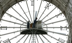 Une heure de (couvre-feu) de plus: la France passe ce week-end à l'heure d'hiver, un changement controversé auquel l'Union européenne a décidé de mettre fin... mais pas avant 2021 au mieux