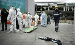 La police scientifique sur le site de l'aéroport de Zaventem près de Bruxelles, le 23 mars 2016