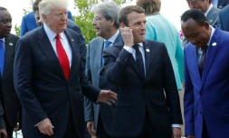 Le président américain Donald Trump aux côtés de son homologue français Emmanuel Macron (c), le 27 mai 2017 lors du G7 à Taormina, en Sicile