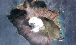 Les autorités estiment pouvoir retrouver les corps des victimes de l'éruption du volcan sur White Island.