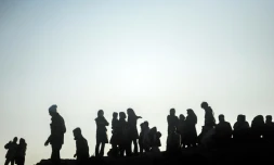 Des migrants et réfugiés se préparent à se rendre sur l'île grecque de Chios, le 5 novembre 2015, 