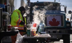Début de la troisième semaine de manifestation anti-mesures sanitaires dans les rues d'Ottawa, le 13 février 2022