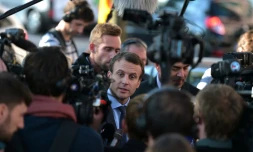 L'ex-ministre de l'Economie Emmanuel Macron (c), le 4 octobre 2016 Ă Strasbourg