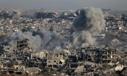 La bande de Gaza détruite vue depuis Israël, le 17 juillet 2025
