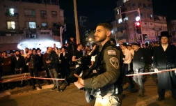 Les forces de sécurité israéliennes sur le lieu d'une fusillade meurtriÚre à Bnei Brak prÚs de Tel-Aviv, le 29 mars 2022