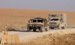 Des véhicules militaires israéliens circulent le long de la frontiÚre sud d'Israël avec la bande de Gaza, le 13 juin 2024