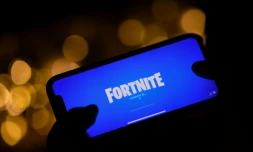 Le logo de Fortnite sur un téléphone portable, à Los Angeles, le 14 août 2020