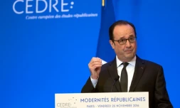 François Hollande, lors d'une visite à l'Ecole normale supérieure, dans le cadre du colloque inaugural du Centre européen des études républicaines (CEDRE), le 25 novembre 2016 à Paris