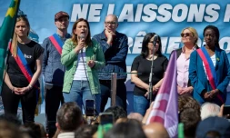 Marine Tondelier (c) lors d'un rassemblement de son parti à Paris le 6 avril 2025