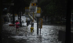 Inondations à Hong Kong à l'approche du typhon Hato, annoncé comme particulièrement violent, le 23 août 2017
