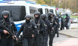 Des policiers dans une rue de Halle (Allemagne) proche du site d'une fusillade qui a fait deux morts, le 9 octobre 2019