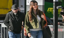 Les propriétaires du bar Le Constellation, Jessica (d) et Jacques Moretti, arrivent pour une audience, le 5 juin 2026 à Sion, dans l'enquête sur l'incendie dévastateur qui a touché leur établissement à Crans-Montana le jour du Nouvel An, en Suisse