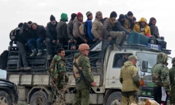 Des civils évacués des quartiers rebelles d'Alep, en Syrie, le 16 décembre 2016