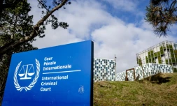 Un panneau portant le nom et le logo de la Cour pénale internationale (CPI) à La Haye, le 11 mars 2025