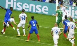 Paul Pogba inscrit le 2e but de la France face à l'Islande, en quart de finale de l'Euro, le 3 juillet 2016 au Stade de France