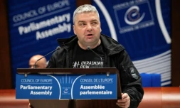 Le journaliste ukrainien Maxime Boutkevitch, à la tribune du Conseil de l'Europe à Strasbourg (France), le 29 septembre 2025