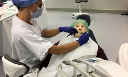 Pour améliorer la formation de ses étudiants, la Faculté de chirurgie dentaire de Strasbourg s'est dotée d'un mannequin hyperréaliste, une première en France, photographié le 25 septembre 2018 à Paris