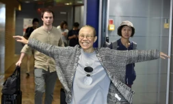 Liu Xia, la veuve du dissident chinois Liu Xiaobo, à son arrivée à l'aéroport d'Helsinki à Vantaa, le 10 juillet 2018