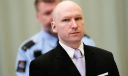 Anders Behring Breivik lors de son audience devant la cour de la prison le 18 mars 2016 à Skien en Norvège