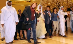 Le ministre koweitien des Finances et du pétrole Anas al-Saleh (c) à la réunion des pays producteurs (OPEP) à Doha le 17 avril 2017