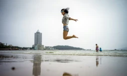 Les associations féministes françaises, s'inspirant d'autres pays, s'attaquent aux rébarbatifs sujets fiscaux, non sans embarrasser les responsables politiques