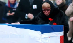 Marina Davydova Karlova, la veuve de l'ambassadeur russe Andrei Karlov, lors d'une cérémonie sur le tarmac de l'aéroport le 20 décembre 2016 à Ankara