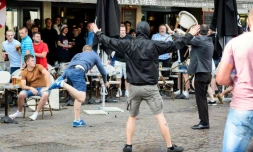 Supporters russes et anglais face à face le 14 juin 2016 à Lille
