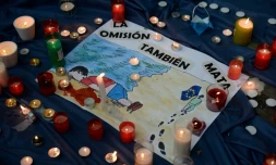 Un dessin réalisé par un enfant espagnol en souvenir du petit Aylan, lors d'une veillée le 4 septembre 2015 à la gare de Barcelone