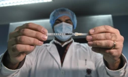 Un médecin de l'hôpital Sao Joao à Porto (Portugal), où les premières doses du vaccin contre le Covid-19 sont arrivées, le 26 décembre 2020