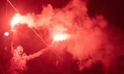 La Britannique Pip Hare exulte à son arrivée aux Sables-d'Olonne, le 11 février 2021