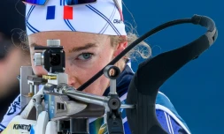 Lou Jeanmonnot participe au relais mixte 4 x 6km de biathlon, le 8 février 2026 à Anterselva en Italie