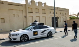 Un taxi sans conducteur de la société Txai, lors d'un essai public à Abou Dhabi, aux Emirats arabes unis, le 30 novembre 2021