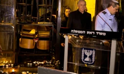 Le Premier ministre israélien Benjamin Netanyahu arrive sur le site d'une fusillade meurtrière à Tel Aviv, le 2 janvier 2016