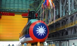 Le sous-marin taïwanais "Narwhal", le premier de fabrication nationale, dévoilé lors d'une cérémonie à la société de construction navale CSBC Corporation, le 28 septembre 2023 à Kaohsiung