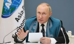 Le président russe Vladimir Poutine participe par vidéo conférence à une réunion des dirigeants des pays de la région Asie-Pacifique, le 12 novembre 2021 à Moscou