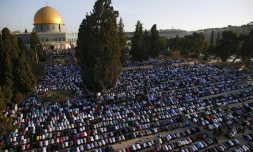 Des Palestiniens en prière sur l'esplanade des Mosquées le 24 septembre 2015 à Jérusalem