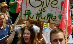 Des jeunes manifestent à Sydney pour sensibiliser au changement climatique, le 15 mars 2019