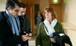 Gisèle Pelicot avec ses avocats au tribunal d'Avignon, le 12 décembre 2024